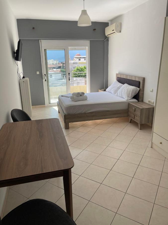 Secret Oasis Aptms Room1 Larissa