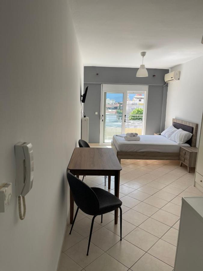 Apartment Secret Oasis Aptms Room1 Larissa