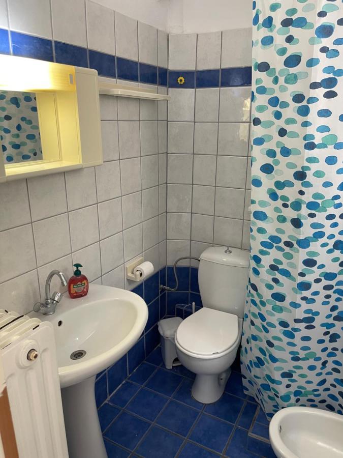 Apartment Secret Oasis Aptms Room1 *