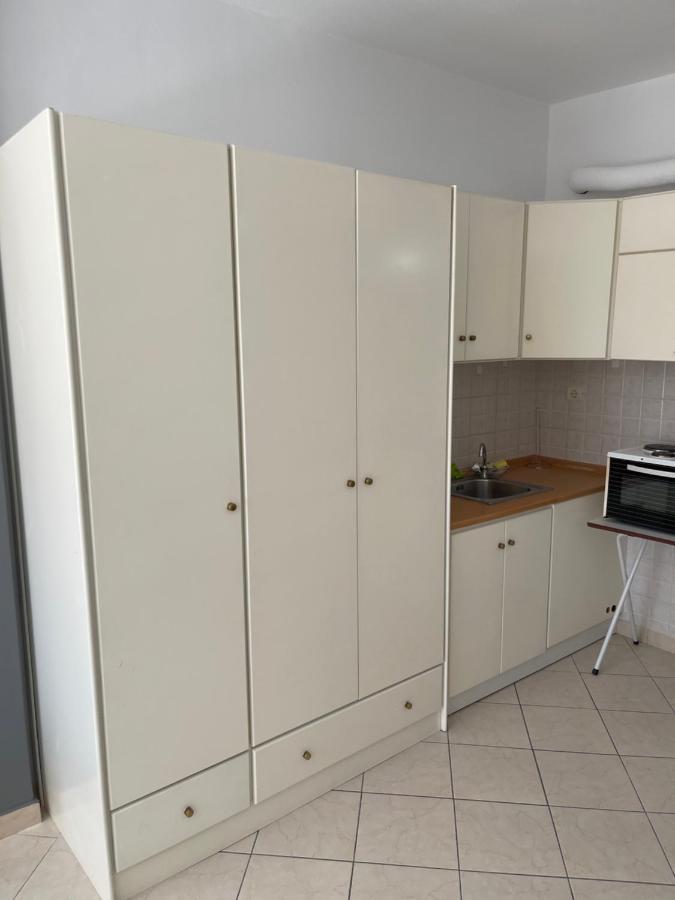 Secret Oasis Aptms Room1 Apartment