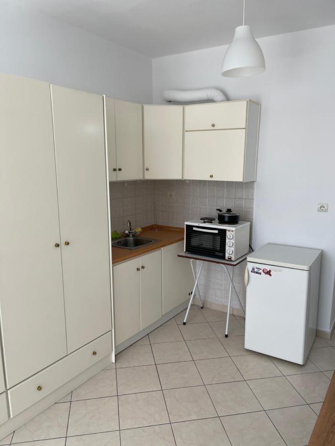 Secret Oasis Aptms Room1 Larissa
